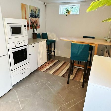 Sval Kaellarlaegenhet Pa Natur- Och Havsnaera Stensoe Kalmar Ngoại thất bức ảnh